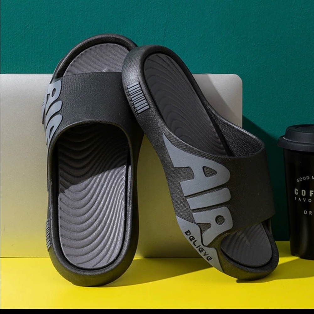 Men's Beach Slippers New Casual Round Toe Lightweight